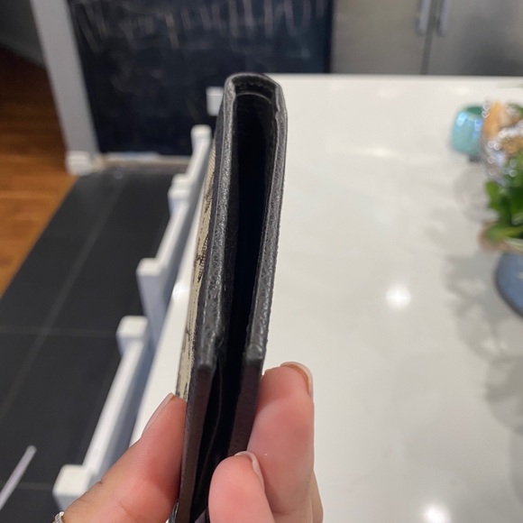 ***SOLD*** Men’s Gucci GG supreme wallet - Picture 6 of 8